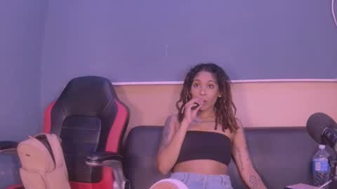 Snapshot of jamaicanbabex chatting on December 5, 12:55 pm jamaicanbabex online show from December 5, 12:55 pm