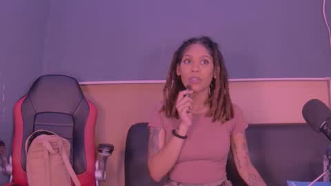 Snapshot of jamaicanbabex chatting on December 23, 10:10 am jamaicanbabex online show from December 23, 10:10 am