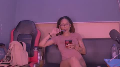Snapshot of jamaicanbabex chatting on December 23, 1:13 pm jamaicanbabex online show from December 23, 1:13 pm