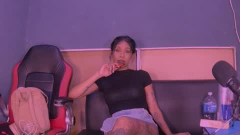 Snapshot of jamaicanbabex chatting on December 31, 1:08 pm jamaicanbabex online show from December 31, 1:08 pm