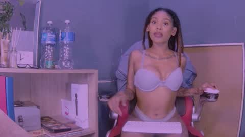 Snapshot of jamaicanbabex chatting on February 14, 1:45 am jamaicanbabex online show from February 14, 1:45 am