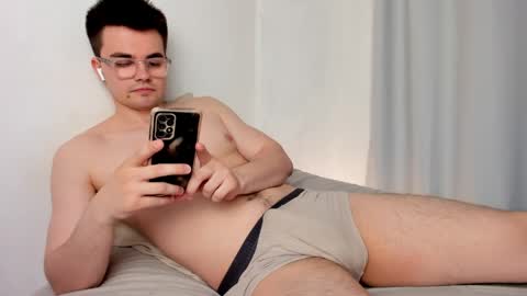 Snapshot of jame_flow chatting on May 1, 12:43 pm Hey there Im Jame online show from May 1, 12:43 pm