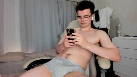Snapshot of jame_flow chatting on May 11, 11:38 am Hey there Im Jame online show from May 11, 11:38 am