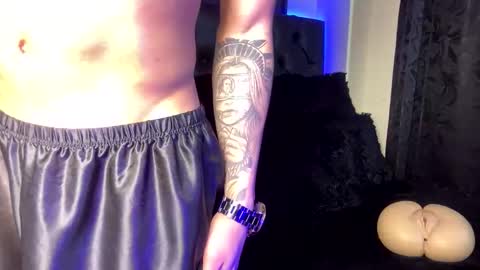 LeonardoInsta LeonardoperezcoPvt open online show from January 15, 5:50 am