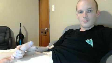 Snapshot of james231231 chatting on April 28, 2:38 am james231231 online show from April 28, 2:38 am