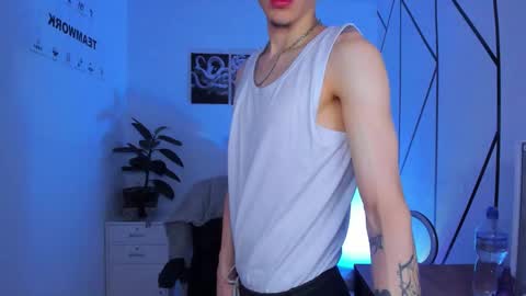 james_adamss_ online show from November 25, 3:34 pm