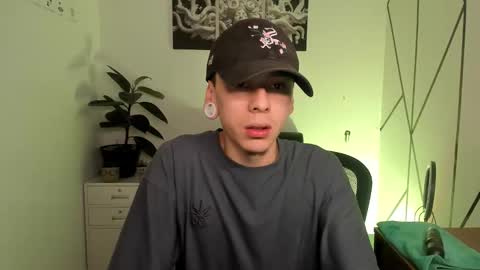 james_adamss_ online show from November 27, 12:51 pm