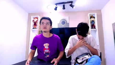 James y Kenet online show from February 11, 1:05 pm