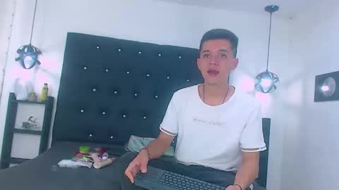 James y Kenet online show from February 19, 11:39 am