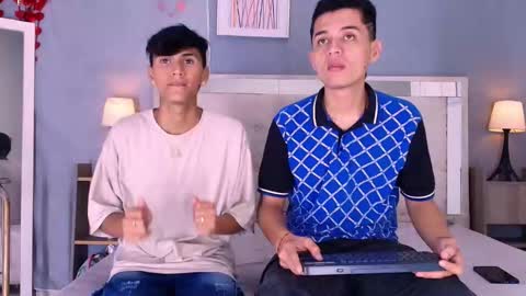 James y Kenet online show from February 20, 7:14 pm