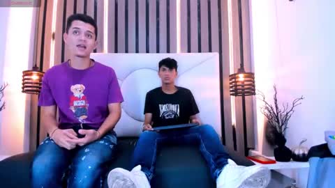 James y Kenet online show from February 26, 12:26 pm