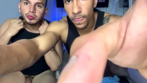 Snapshot of james_and_max chatting on March 7, 1:09 am james_and_max online show from March 7, 1:09 am