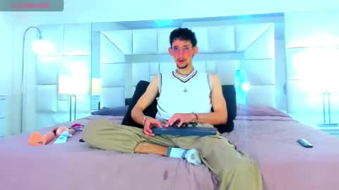 james_dupontt online show from January 16, 3:32 am