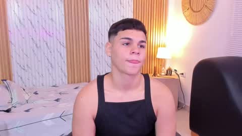 Snapshot of james_jonnes chatting on October 18, 7:25 pm James online show from October 18, 7:25 pm