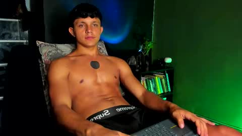 Snapshot of jamesgolden_ chatting on September 20, 3:51 am jamesgolden_ online show from September 20, 3:51 am