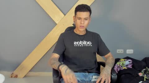 Snapshot of jamesinked_ chatting on December 4, 6:06 pm Jamesinked  online show from December 4, 6:06 pm