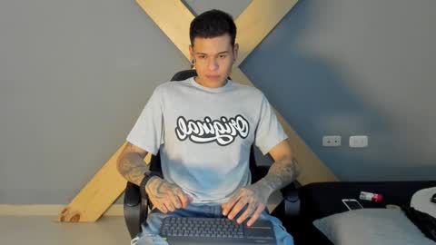 Snapshot of jamesinked_ chatting on December 6, 7:01 pm Jamesinked  online show from December 6, 7:01 pm