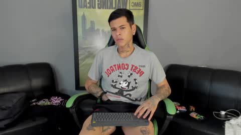Snapshot of jamesinked_ chatting on December 15, 3:53 pm Jamesinked  online show from December 15, 3:53 pm