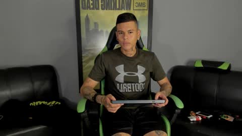 Snapshot of jamesinked_ chatting on December 21, 6:44 pm Jamesinked  online show from December 21, 6:44 pm