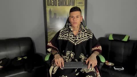 Snapshot of jamesinked_ chatting on December 23, 1:18 am Jamesinked  online show from December 23, 1:18 am