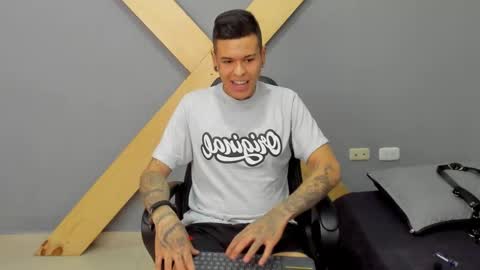Snapshot of jamesinked_ chatting on December 27, 3:48 pm Jamesinked  online show from December 27, 3:48 pm