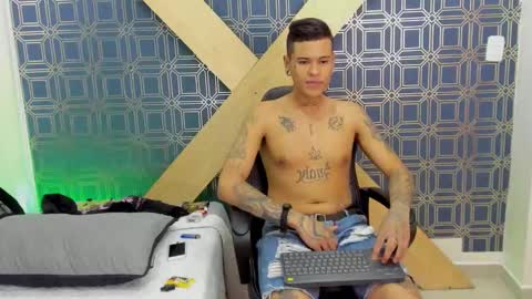 Snapshot of jamesinked_ chatting on December 31, 4:35 pm Jamesinked  online show from December 31, 4:35 pm