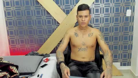 Snapshot of jamesinked_ chatting on January 2, 7:40 pm Jamesinked  online show from January 2, 7:40 pm