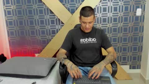 Snapshot of jamesinked_ chatting on January 7, 6:35 pm Jamesinked  online show from January 7, 6:35 pm