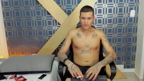Snapshot of jamesinked_ chatting on January 8, 8:18 pm Jamesinked  online show from January 8, 8:18 pm