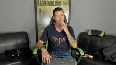 Snapshot of jamesinked_ chatting on January 12, 2:24 am Jamesinked  online show from January 12, 2:24 am