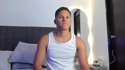Snapshot of jamesowenn chatting on May 21, 4:52 am James Owenn online show from May 21, 4:52 am