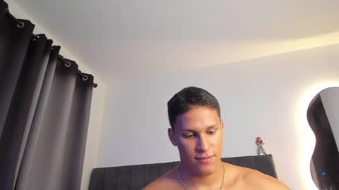 Snapshot of jamesowenn chatting on June 14, 2:24 am James Owenn online show from June 14, 2:24 am