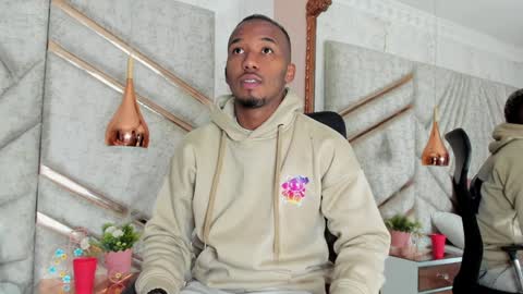 Snapshot of jamesparck chatting on December 28, 12:13 pm James online show from December 28, 12:13 pm