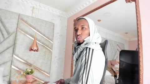 Snapshot of jamesparck chatting on December 29, 3:13 pm James online show from December 29, 3:13 pm