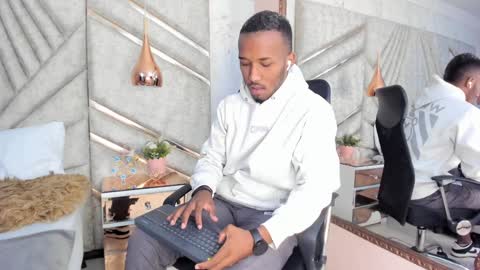 Snapshot of jamesparck chatting on January 10, 12:04 pm James online show from January 10, 12:04 pm