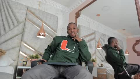 Snapshot of jamesparck chatting on January 26, 12:33 pm James online show from January 26, 12:33 pm