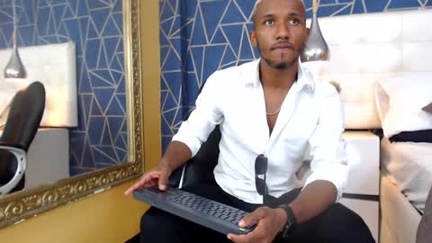 Snapshot of jamesparck chatting on February 6, 6:24 pm James online show from February 6, 6:24 pm