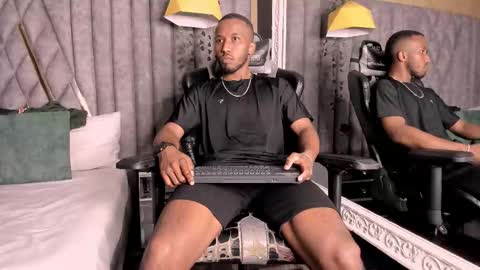 Snapshot of jamesparck chatting on March 2, 11:11 pm James online show from March 2, 11:11 pm