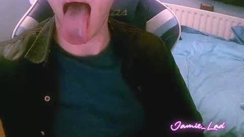 Snapshot of jamie_lad chatting on December 7, 9:44 pm Jamie online show from December 7, 9:44 pm