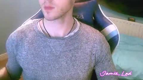 Snapshot of jamie_lad chatting on December 15, 9:13 am Jamie online show from December 15, 9:13 am