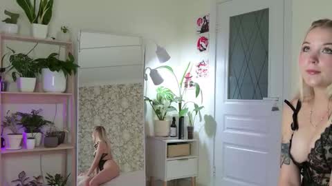 jane suckss online show from November 10, 4:33 am