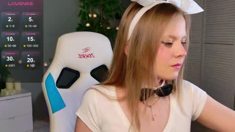 jane_westt online show from April 11, 2:10 pm