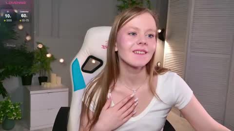 Snapshot of jane_westt chatting on April 18, 7:07 pm jane_westt online show from April 18, 7:07 pm