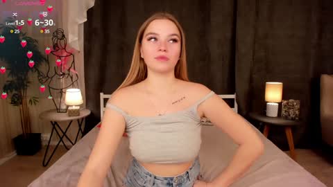 Day Alice Night Stella online show from December 15, 6:40 am