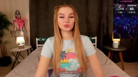 Day Alice Night Stella online show from December 19, 6:12 am