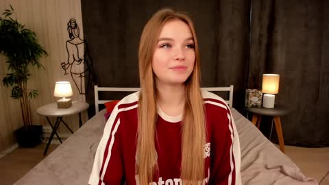 Day Alice Night Stella online show from December 29, 8:22 am