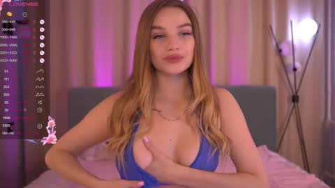 Day Alice Night Stella online show from March 22, 6:39 am