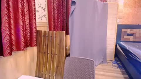 Snapshot of janine_hilton chatting on July 11, 9:34 am janine_hilton online show from July 11, 9:34 am