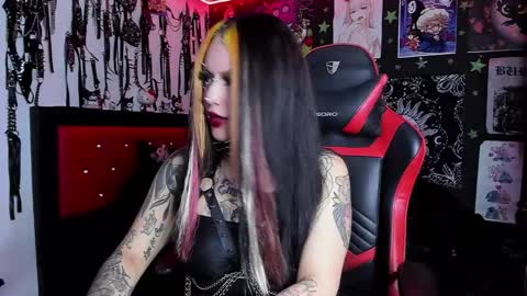 Snapshot of janna_ink chatting on March 7, 11:27 pm online show from March 7, 11:27 pm