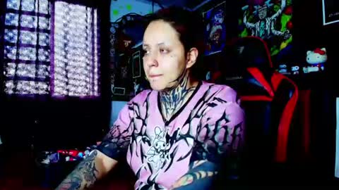 Snapshot of janna_ink chatting on June 19, 6:01 pm online show from June 19, 6:01 pm